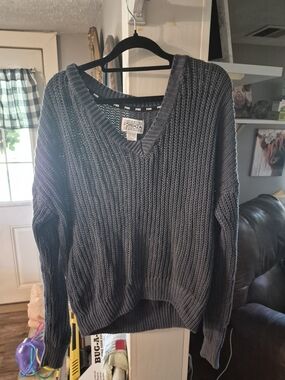 PINK Forenza Women's Gray V-Neck Knit Sweater